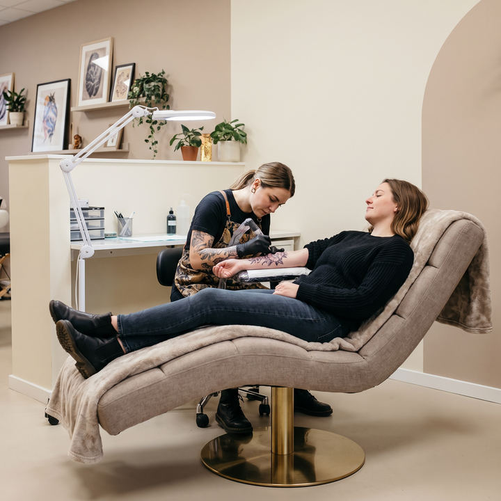 Professional Curved Reclining Facial Bed Adjustable Massage Treatment Table Beauty Salon Spa Lash Tattoo Microblading Cosmetic Bed Gold Cross Base